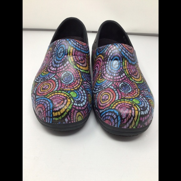 Croc’s Neria Pro II graphic clog/shoes - Picture 2 of 6